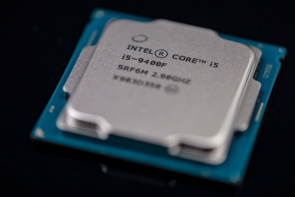 Intel прогнозирует дальнейшую нехватку полупроводников