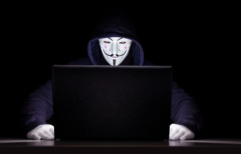 К Илону Маску обратились от имени хакеров из Anonymous
