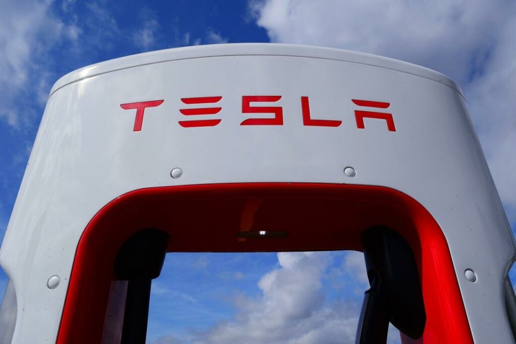 Tesla представила более быструю версию Model S