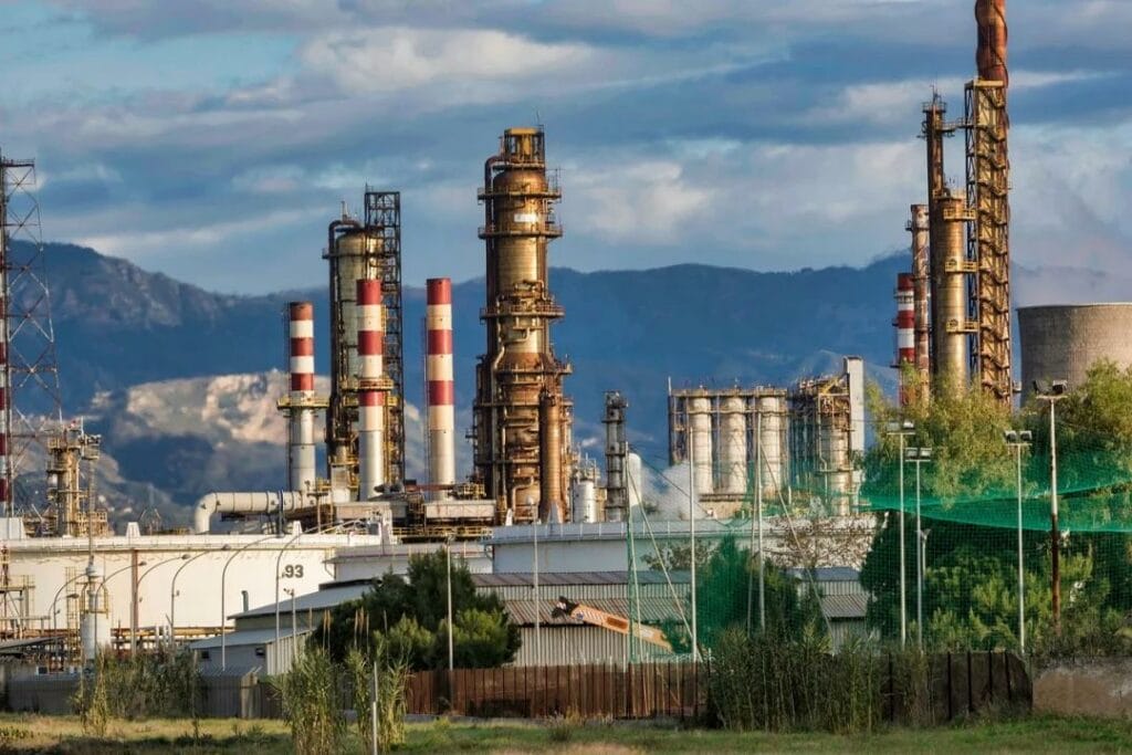 В Минэнерго РК назвали основные причины дефицита нефтепродуктов в южных регионах Казахстана