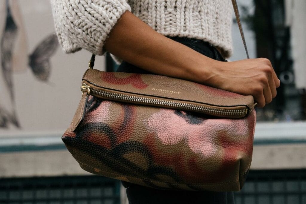Акции производителя предметов роскоши Burberry упали на 8,44%