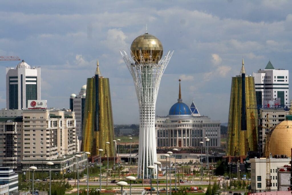 Токаев призвал правительство решать конкретные и реалистичные задачи