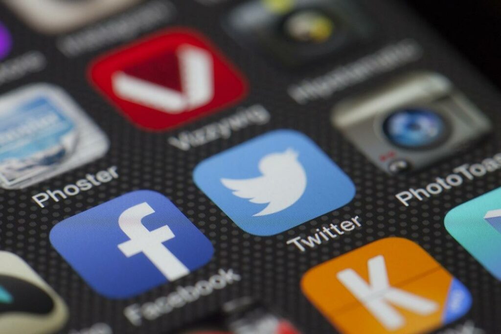Facebook и Twitter могут уйти из Гонконга