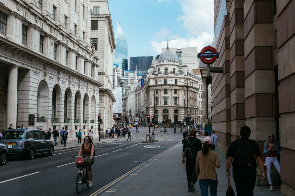 В Англии с 19 июля отменяются почти все карантинные ограничения
