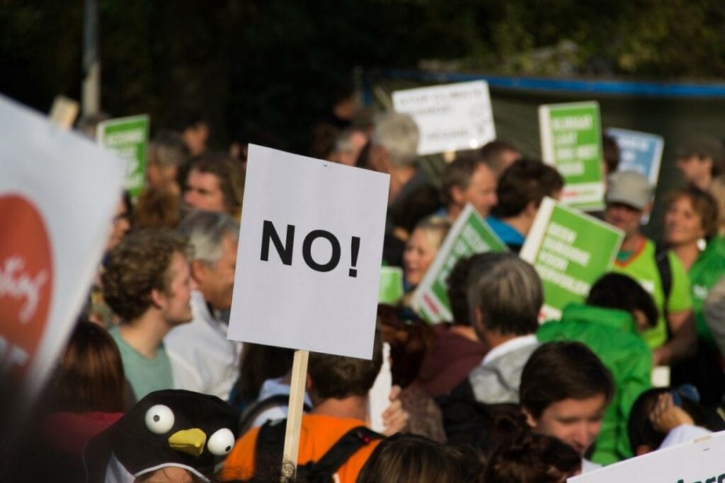 В Греции прошли протесты из-за обязательной вакцинации медработников