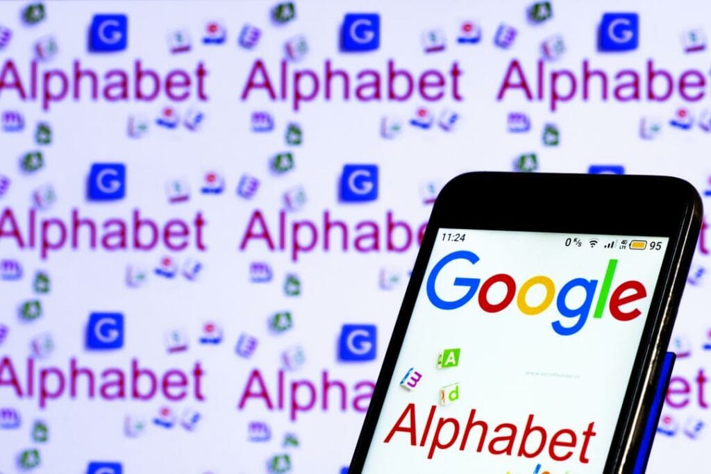 Alphabet увеличила прибыль почти в три раза