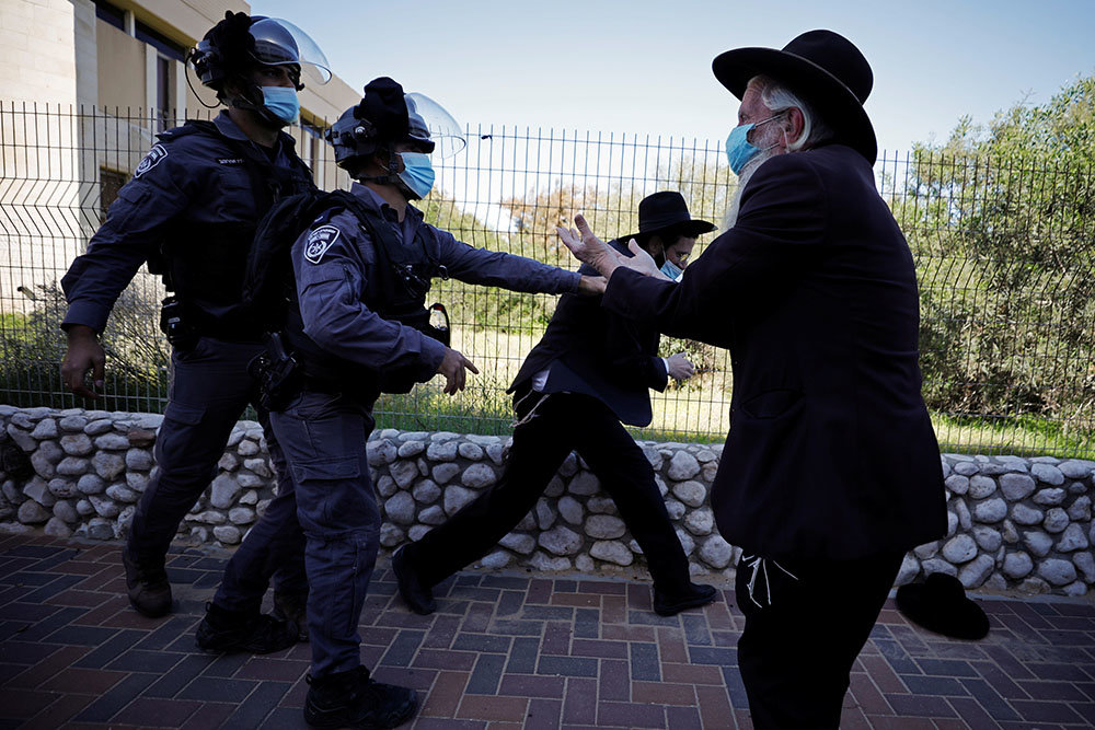 Израиль қатаң карантинге көшуде