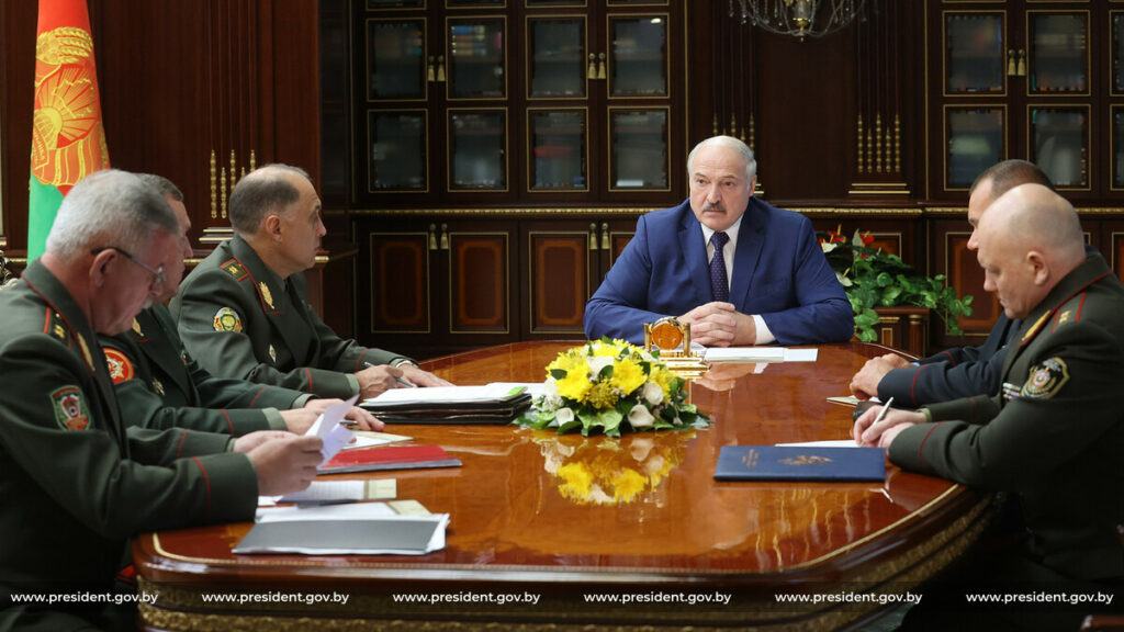 Александр Лукашенко поручил закрыть границу Беларуси
