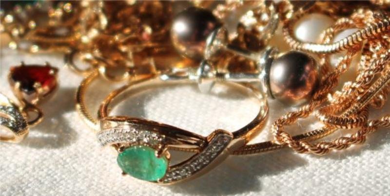 Көршісінің алтын бұйымдарын ұрлап кеткен күдікті анықталды