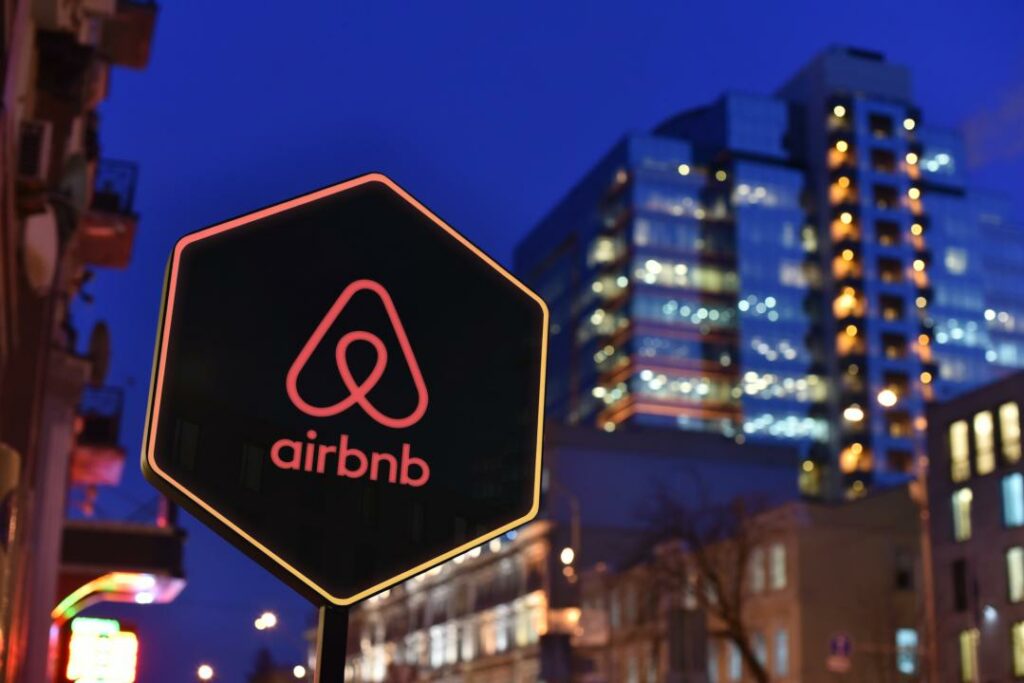 Сервис аренды недвижимости Airbnb сократил чистый убыток