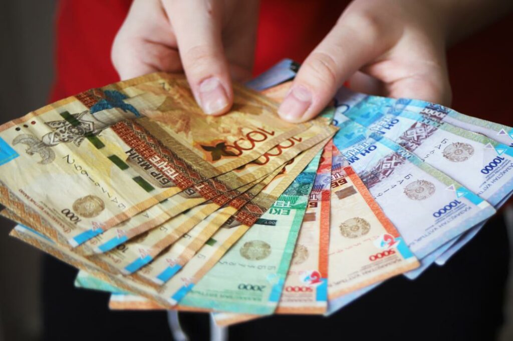 Казахстанцы задолжали бюджету 23 млрд тенге налогов