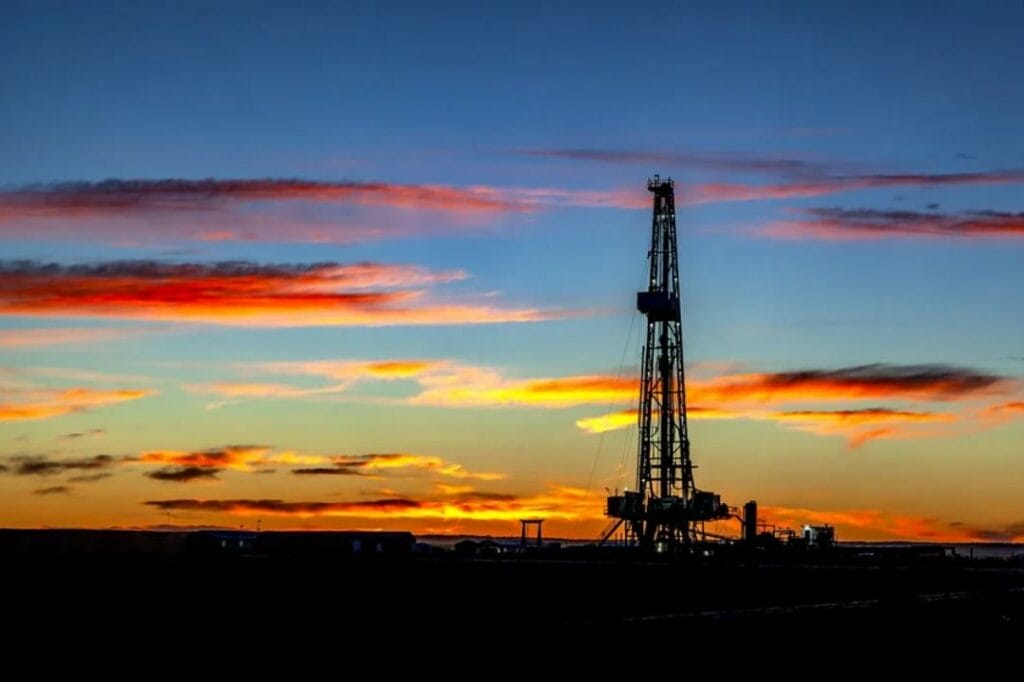 Цены на нефть вновь снижаются на торгах