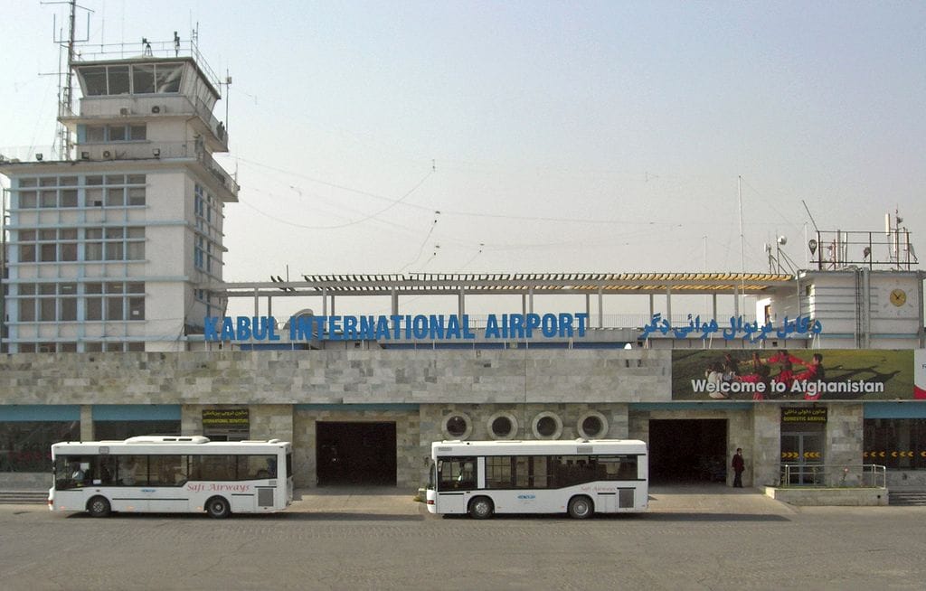 Более 100 человек погибли в аэропорту Кабула после взрывов