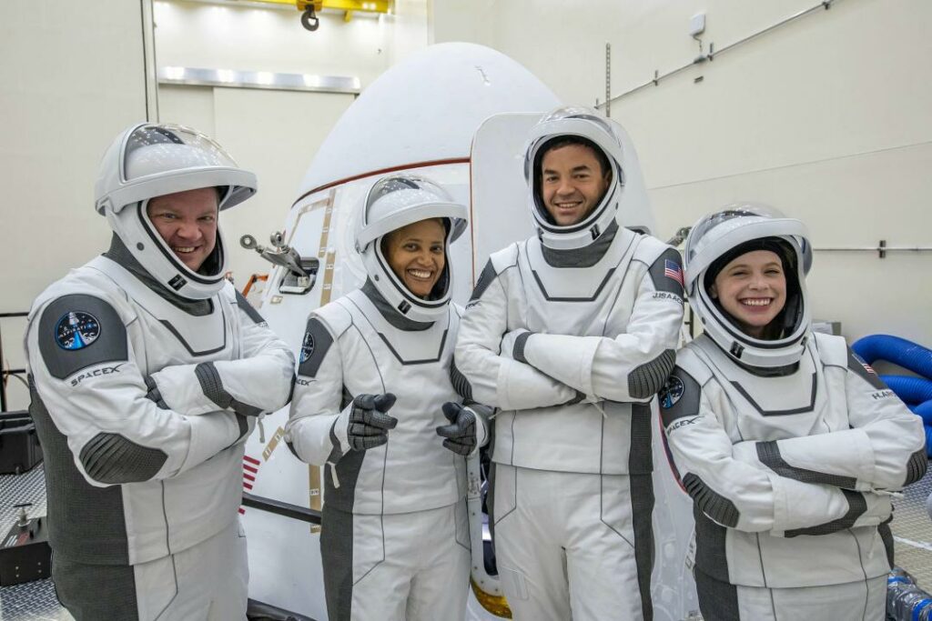 Названа дата запуска первой гражданской космической миссии SpaceX