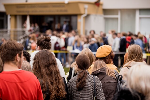  Литва коронавирустан вакцинацияланбаған адамдарға қатаң шектеулер енгізді