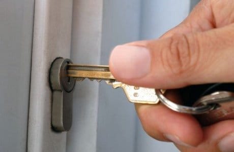 Жоқ пәтерлерді жалға берген павлодарлық алаяқ ұсталды