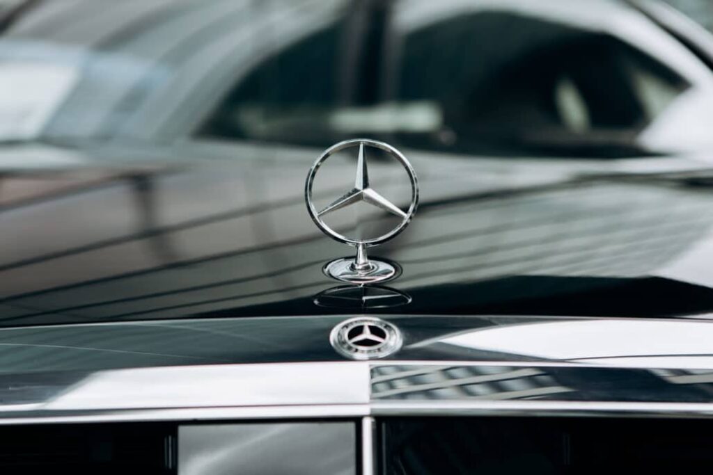 Продажи Mercedes-Benz в III квартале упали на 30,5%