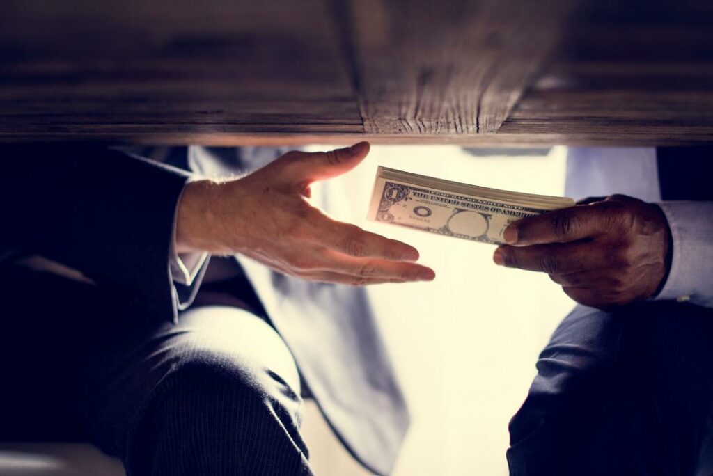 Должность губернатора в России продавали за $4 млн