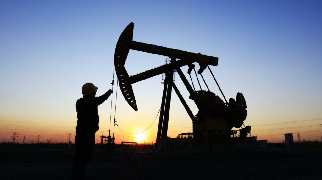Цены на нефть растут на фоне большого спроса