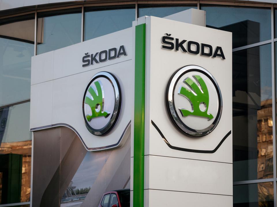 Skoda останавливает выпуск автомобилей