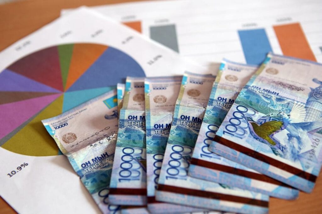 Замглавы управления образования Атырау осудили за растрату 54 млн тенге