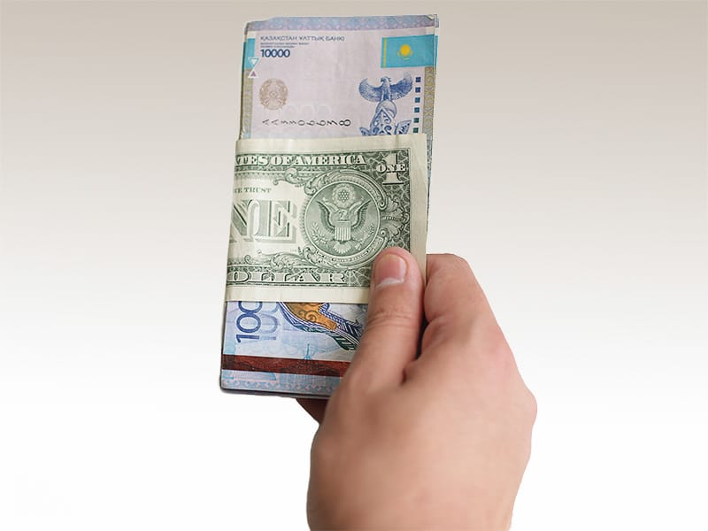 Чиновник из Уральска подозревается в получении взятки в 134 млн тенге