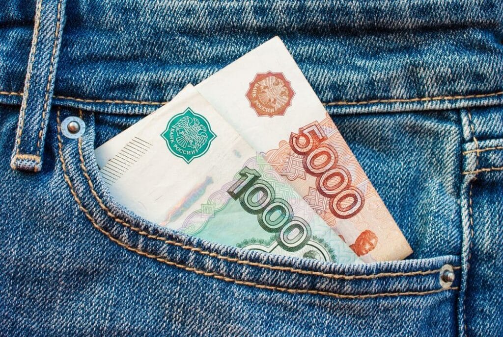 Россиянам хотят увеличить размер пособия по уходу за ребенком