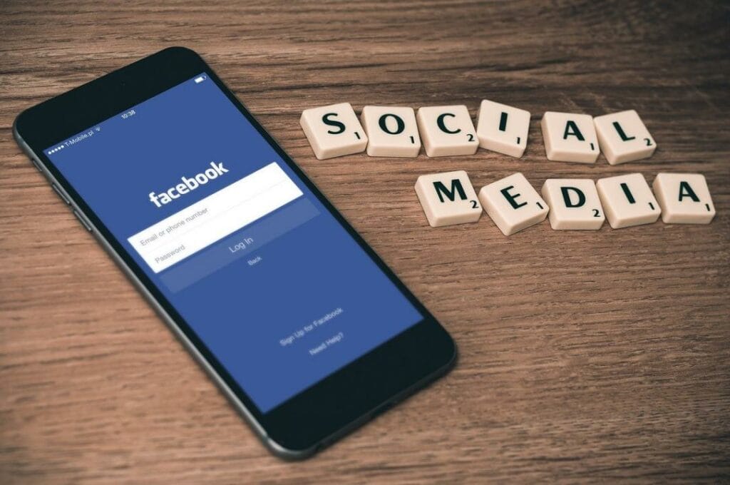 Facebook планирует провести ребрендинг