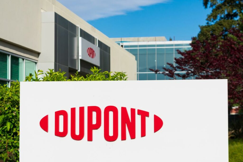 DuPont завершила квартал с чистой прибылью в $404 млн