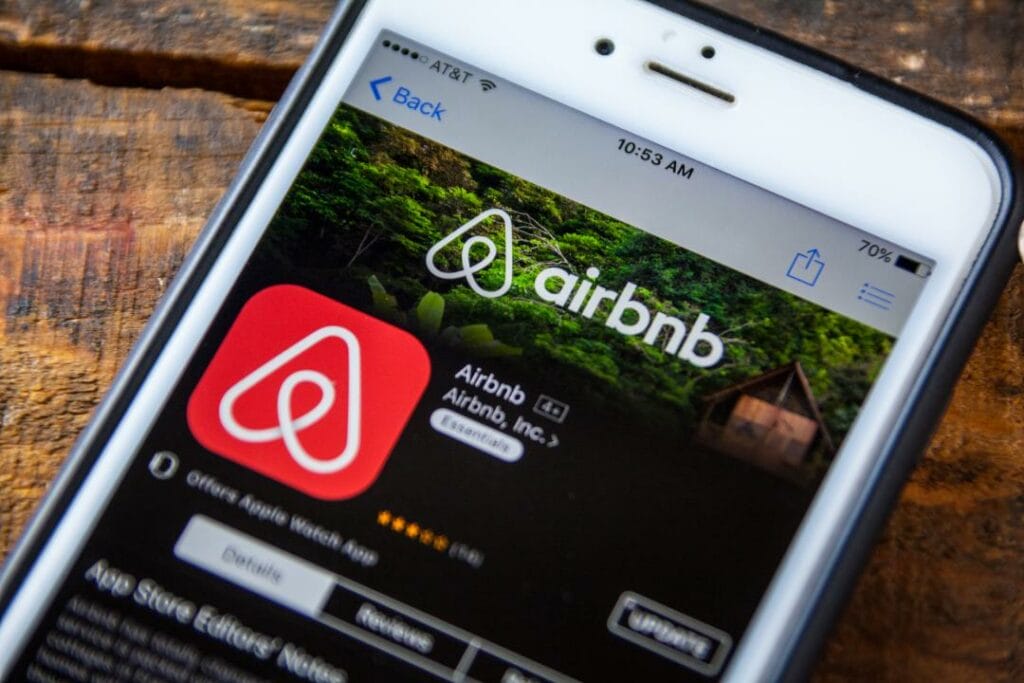 Чистая прибыль Airbnb подросла почти в четыре раза