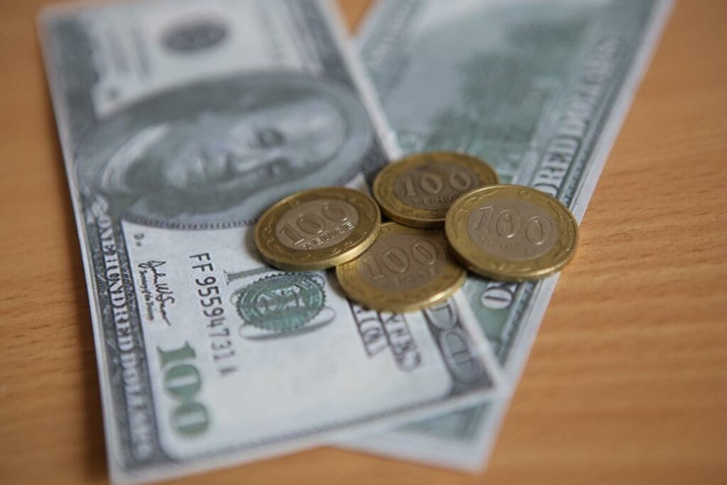 Почему цены на нефть растут, а тенге слабеет три дня подряд
