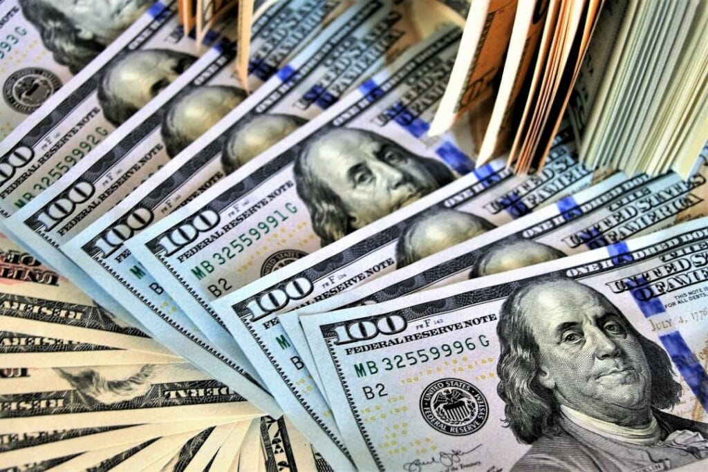 В Алматы пытались сбыть поддельный $1 млн