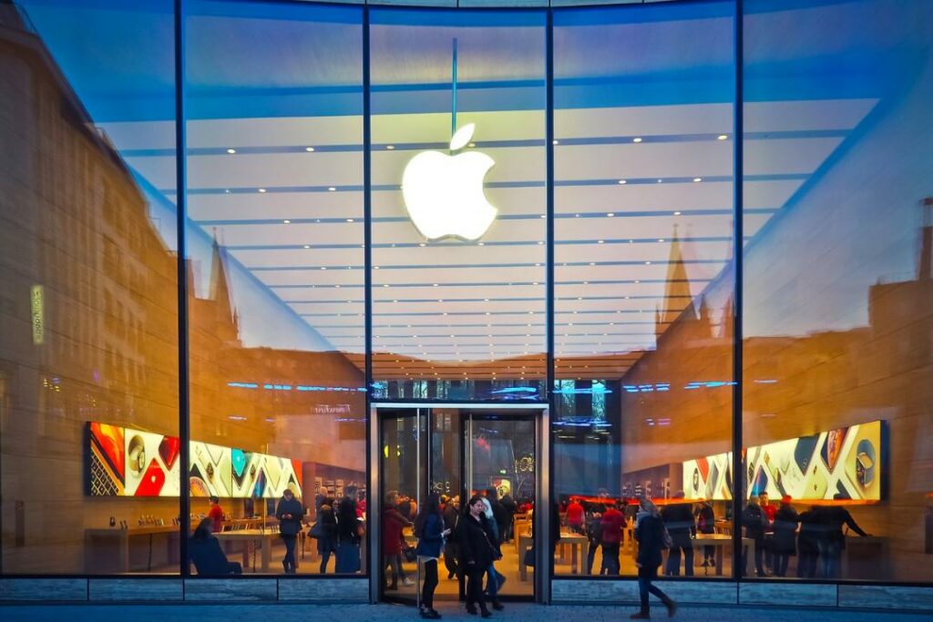 Apple приостановила продажу своей продукции в Турции из-за падения лиры