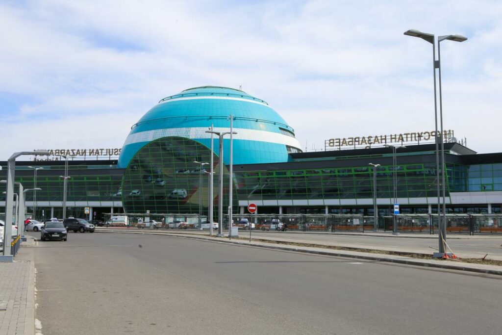 Столичный аэропорт закрывался на ночь