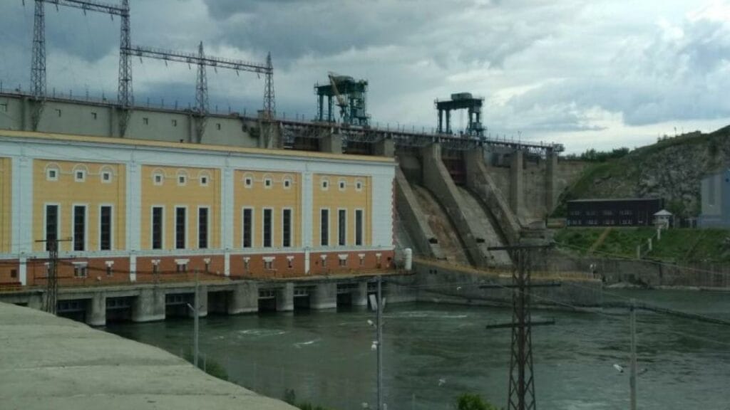 Казахстан сохранит за собой 25,01% после продажи ГЭС в ВКО