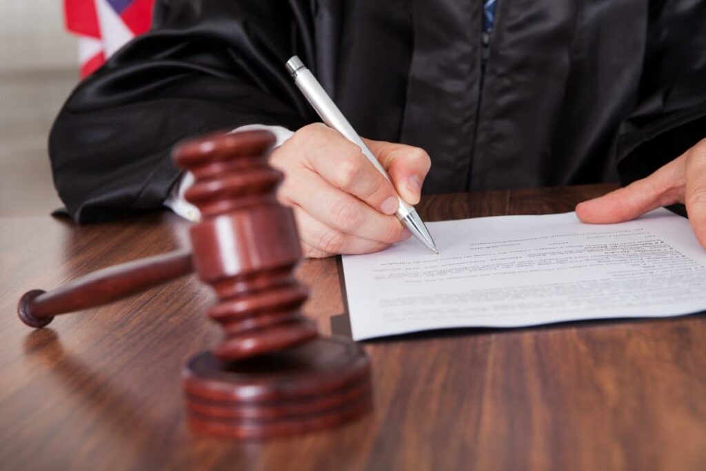 Белорусский суд приговорил Сергея Тихановского к 18 годам колонии