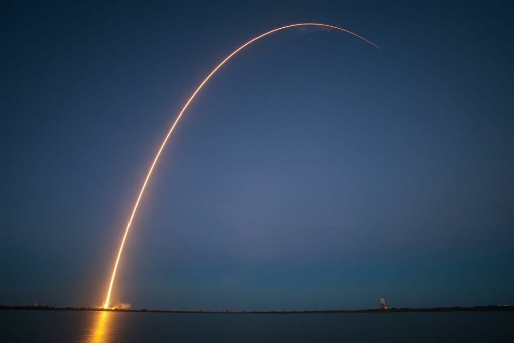 SpaceX вывела на орбиту новую партию интернет-спутников Starlink