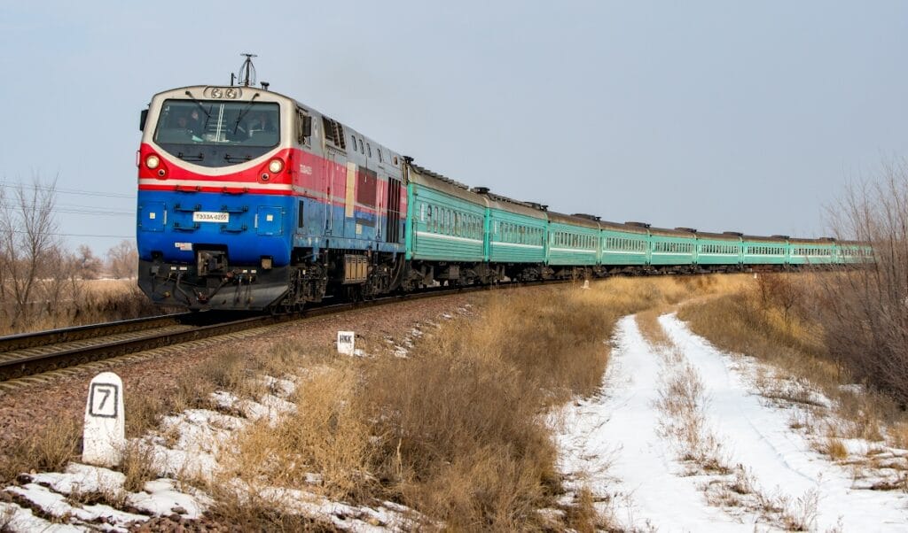 Два дополнительных поезда запустили между Алматы и Нур-Султаном