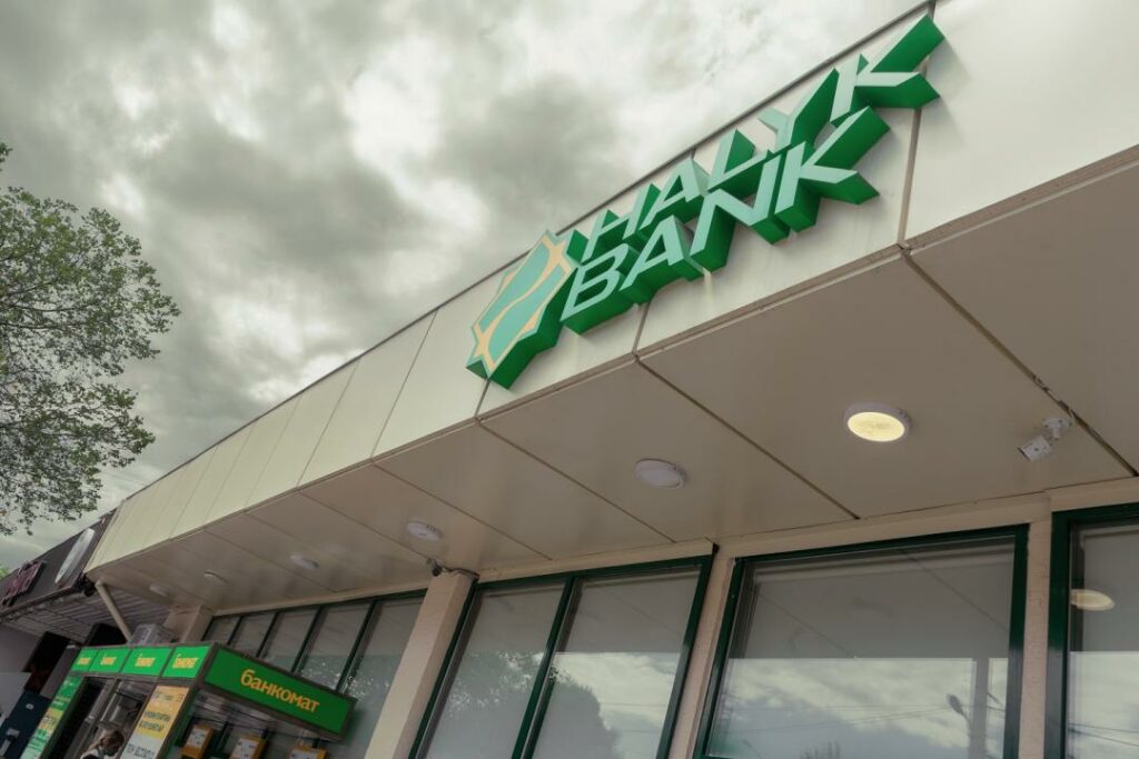 Halyk Bank выделяет для помощи пострадавшим 3 млрд тенге
