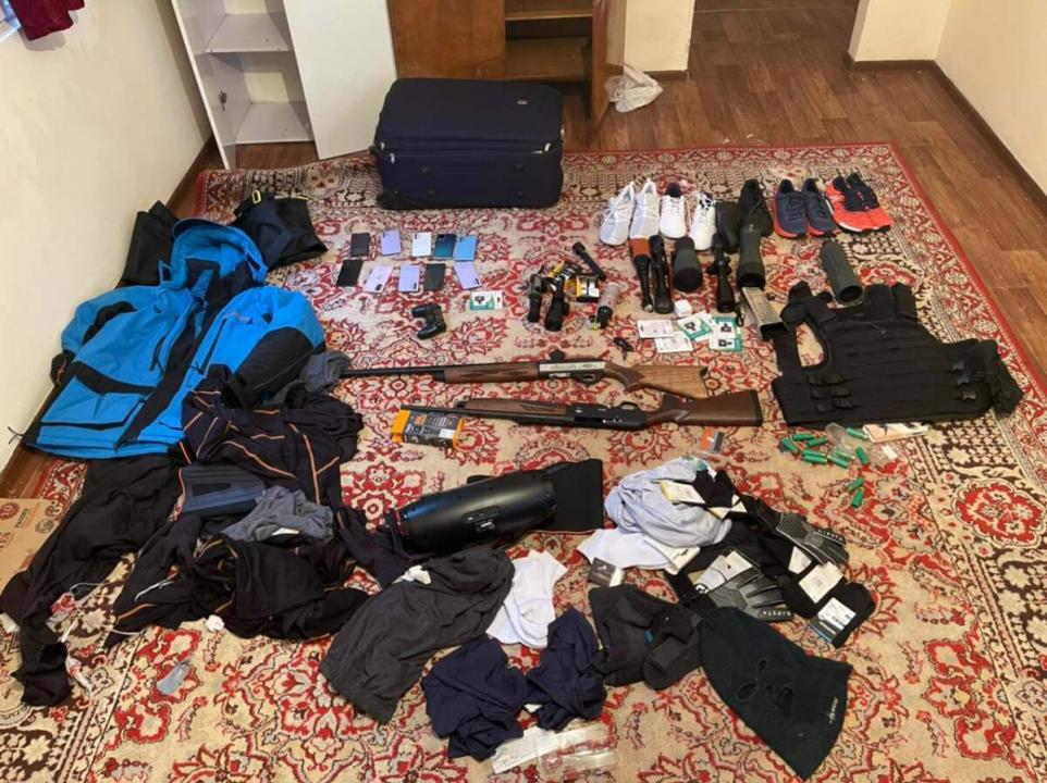 В Алматы задержаны подозреваемые в ограблении оружейных магазинов