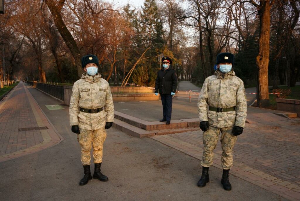 Число задержанных в Алматы участников незаконных акций выросло до 2,6 тыс.