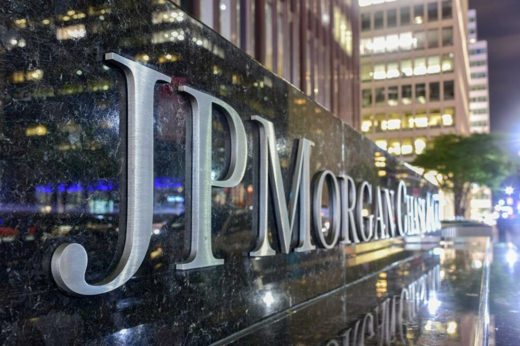 Чистая прибыль JPMorgan сократилась на 14%