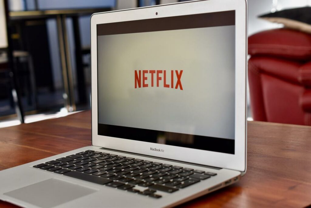 Акции Netflix упали на 20% после закрытия торгов на NASDAQ