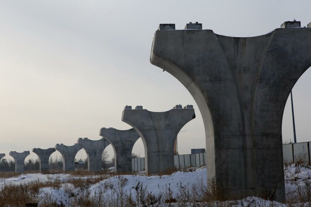 Кому Казахстан обещал построить LRT