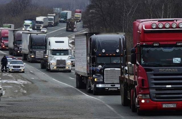 Владимир Путин продлил ограничения на перевозки из Украины через Казахстан