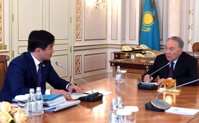 Нурсултан Назарбаев: «Мы должны прийти к тому, что в Алматы и в Астане ездить будут только на электромобилях»