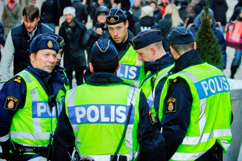 У станции метро в пригороде Стокгольма произошел взрыв