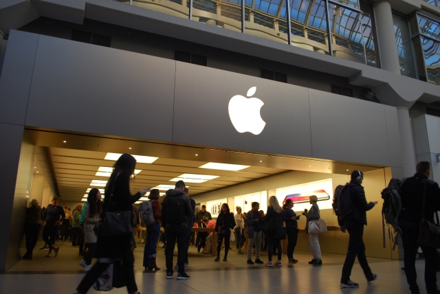 Во Франции начали расследование против компании Apple