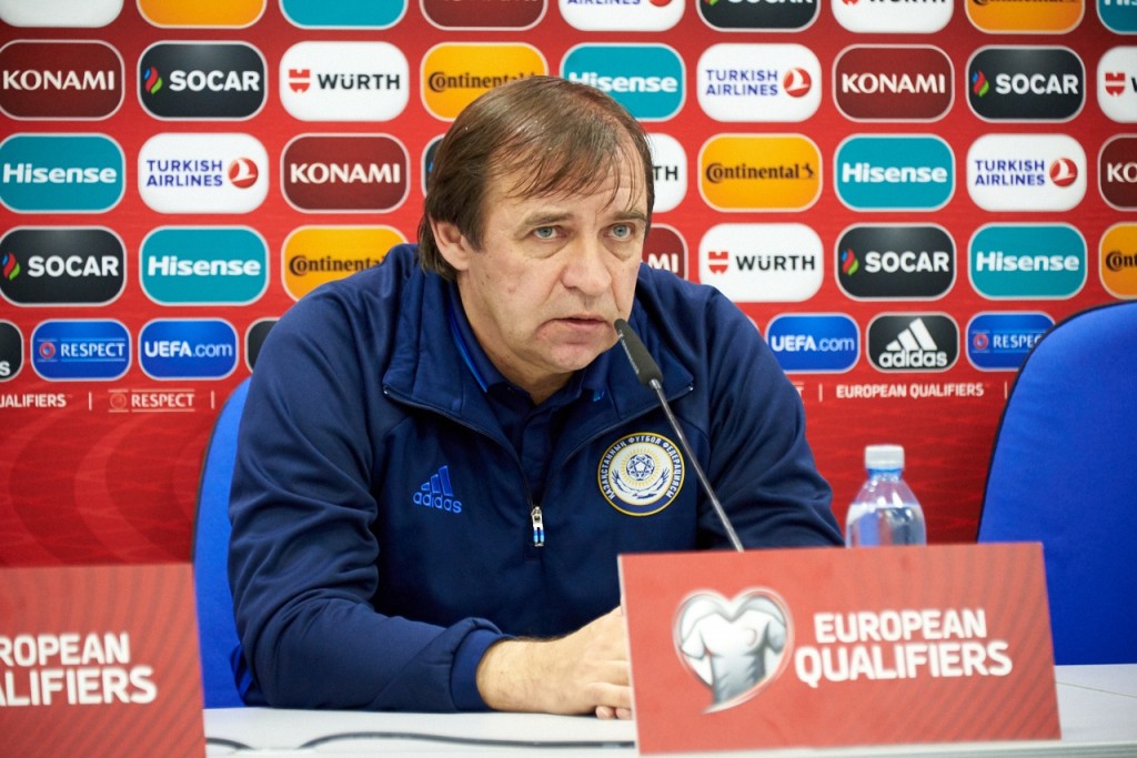 Сборная Казахстана по футболу осталась без главного тренера