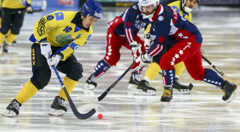 Капитан сборной РК по бенди может стать лучшим бомбардиром чемпионата мира